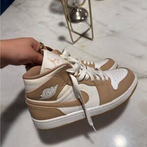 Jordan Men's Tan and White Sneakers